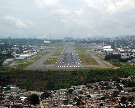 Altas tarifas aéreas afectan turismo en Centroamérica