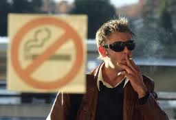 España: Buena parte de los turistas fumadores renunciarían a vacacionar en este país con nueva ley antitabaco, según encuesta