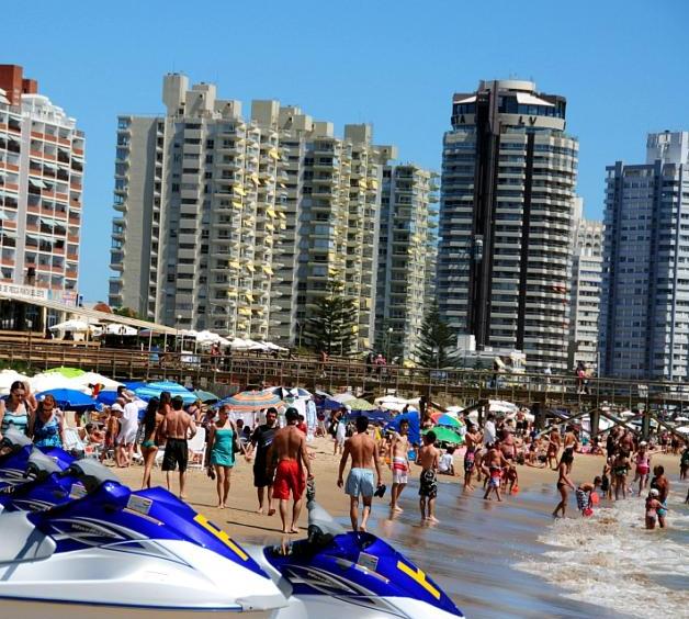Uruguay cerró el primer trimestre del año con cifras récord en turistas e ingresos