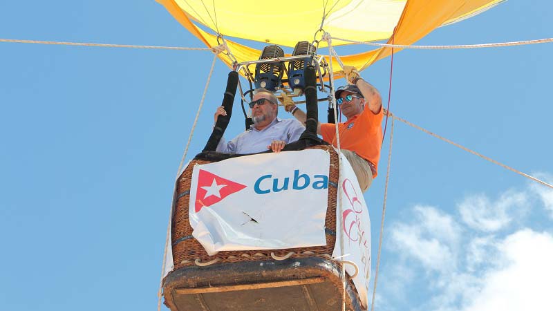 Primer vuelo de globo aerostático de turismo en Cuba