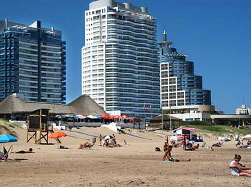 Uruguay extiende hasta fines de julio beneficios para turistas extranjeros 