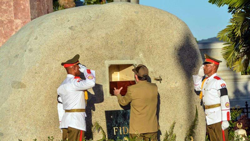 Cenizas de Fidel Castro fueron inhumadas en cementerio Santa Ifigenia