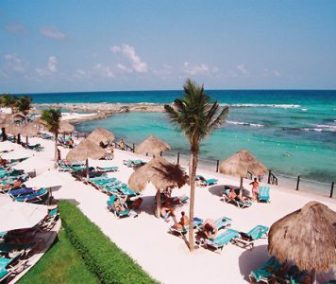 Esperan arribo de unos 200 mil turistas españoles este año a Riviera Maya