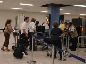 Viajeros que salgan de Panamá deberán declarar valores por más de 10.000 dólares