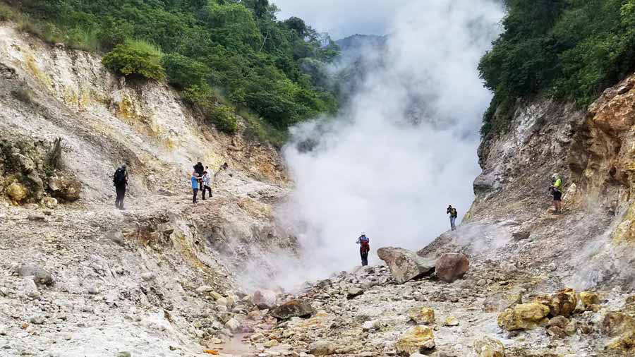 Turistas franceses seducidos por Volcanes salvadoreños 