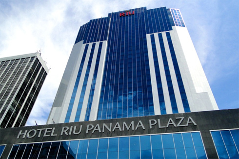 El Riu Plaza Panama celebra el exquisito evento gastronómico “Hispanidad entre estrellas”