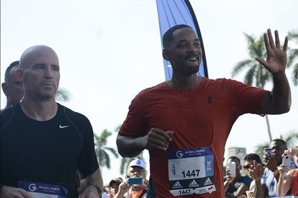 Will Smith corre por las calles de La Habana