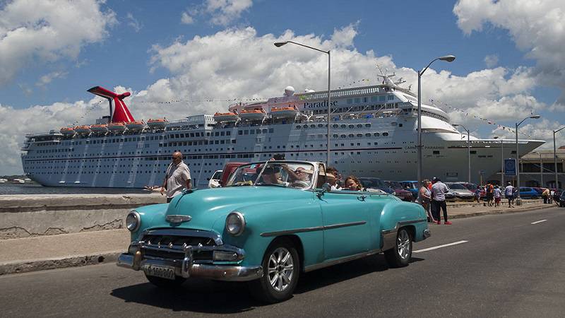 Crucero Carnival Paradise atraca en La Habana